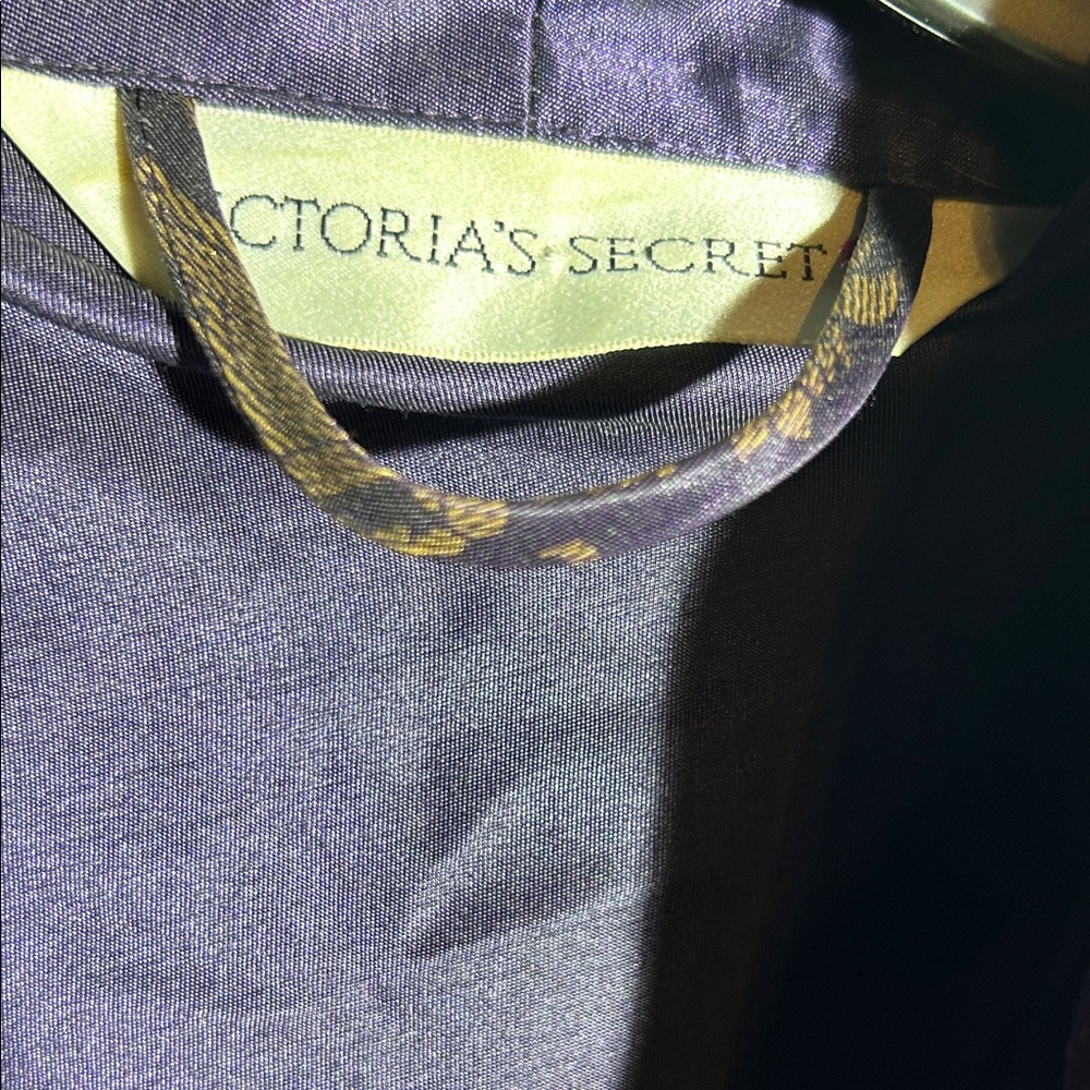 Vintage Victoria's Secret Purple and Brown Patterned Robe - Picture 2 of 6